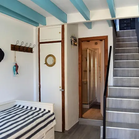Сasa de vacaciones House With Sea View In The Old Town Of *