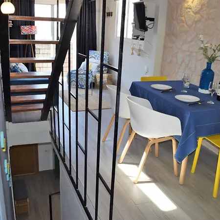 Сasa de vacaciones House With Sea View In The Old Town Of *