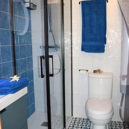Сasa de vacaciones House With Sea View In The Old Town Of *