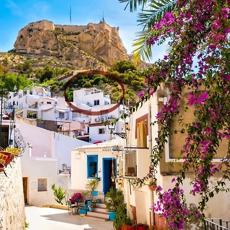 Vakantiehuis House With Sea View In The Old Town Of *