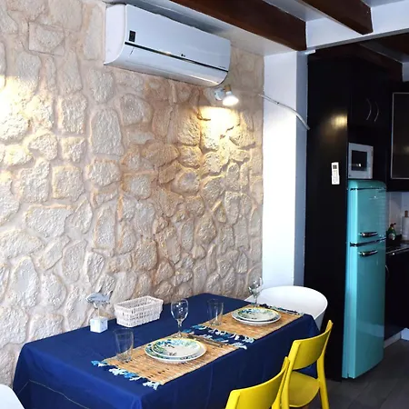 House With Sea View In The Old Town Of Vakantiehuis