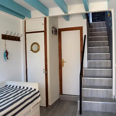 Dom wakacyjny House With Sea View In The Old Town Of Alicante