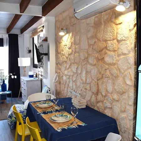 Dom wakacyjny House With Sea View In The Old Town Of
